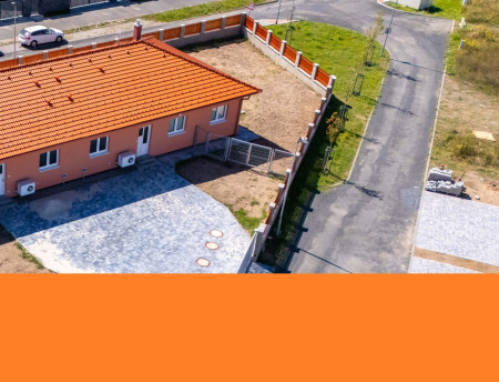 1. KÁRANÝ, RD, BYTOVÁ JEDNOTKA 5+KK, PRAVÁ